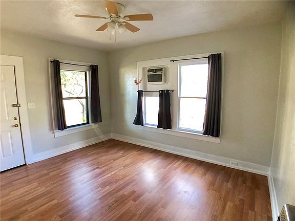 4th image of 1303 Newton St #A