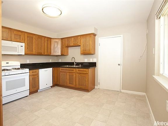 2nd image of 3301 Gillespie St