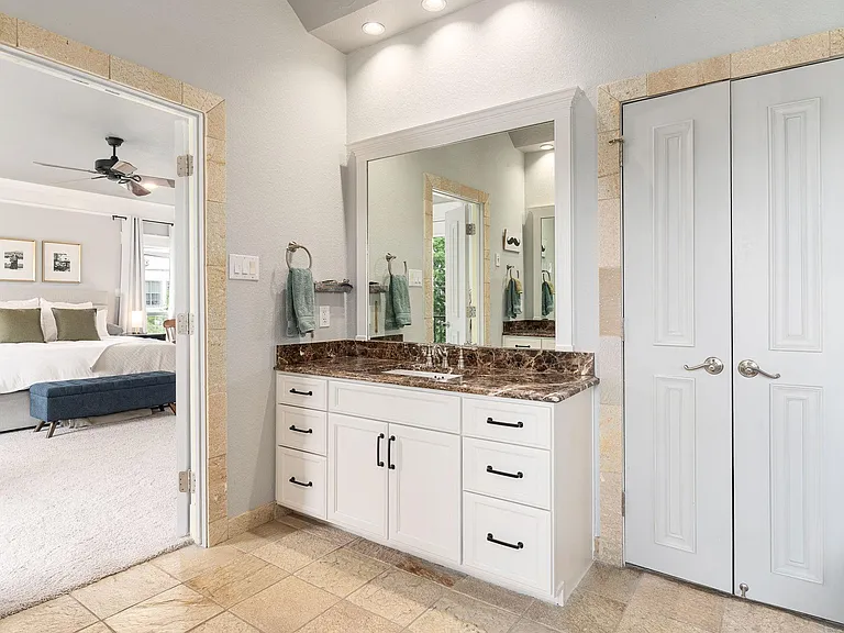 3rd floor primary bathroom
