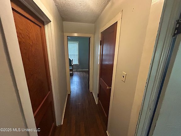 5th image of 403 Front St