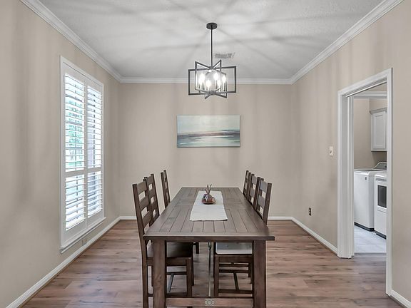 3rd image of 2 S Duskwood Pl