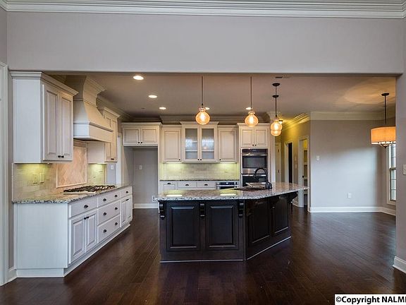 3rd image of 10 Hadley Hill Ln