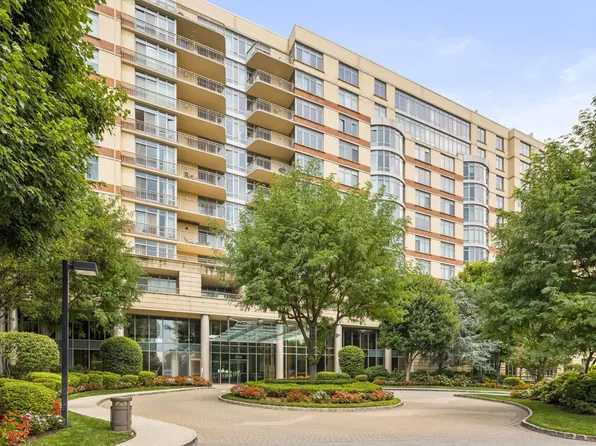 8100 River Rd APT 810, North Bergen, NJ 07047