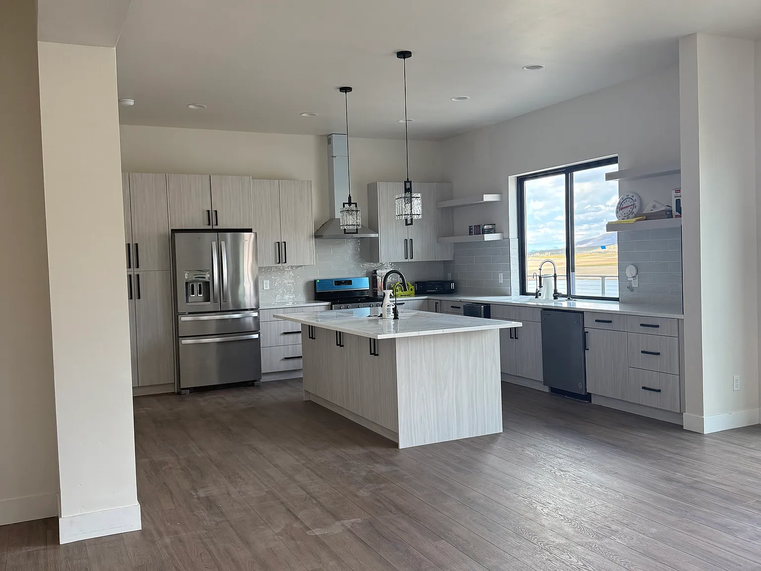 2 bed, 3.5 bath, 2900 sqft, $4,500 — Photo 3