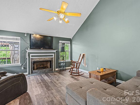 3rd image of 114 Kingston Forest Dr