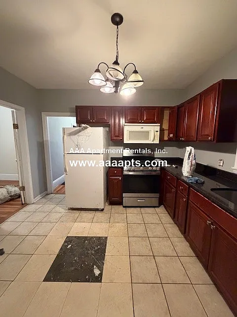 2 bed, 1.0 bath, $2,500 — Photo 1