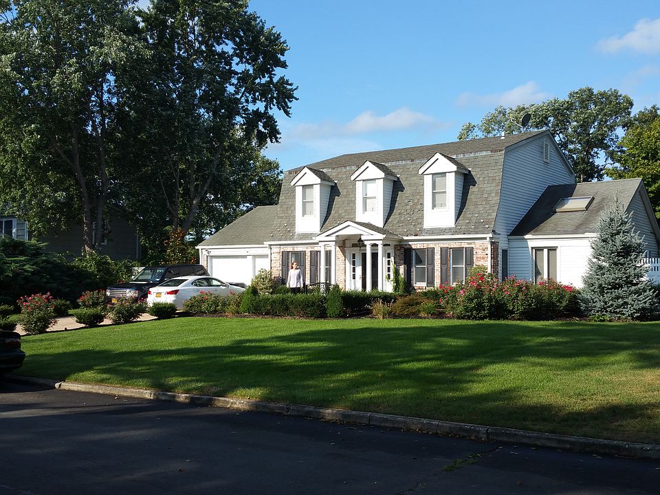 1st image of 10 Hallowell Ln