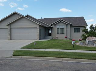 4924 Boulder Ridge Rd, Bismarck, ND 58503