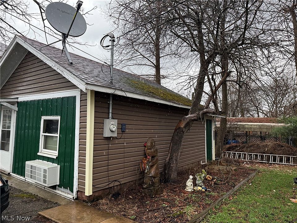 2nd image of 108 Oaklawn Ave #B