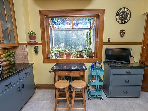 4th image of 20970 N Vine Ave