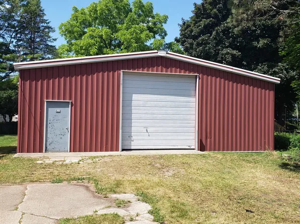 831 2nd St, Menominee, MI 49858