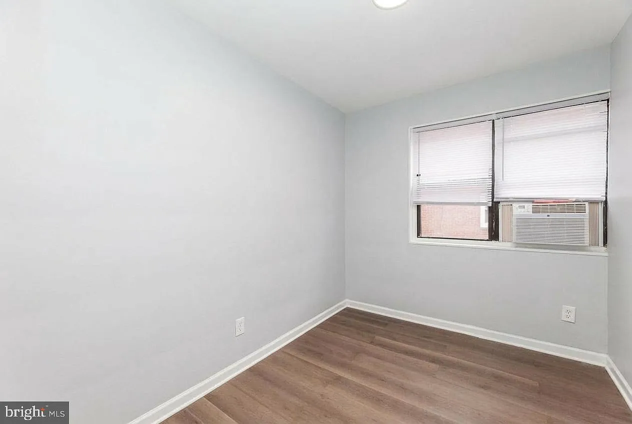 2 bed, 750 sqft, $2,100 — Photo 2