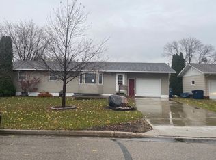 209 N 12th St, Oakes, ND 58474