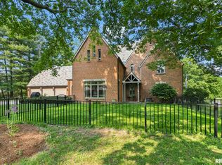 5 Hillcrest Rd, Leland Grove, IL 62704