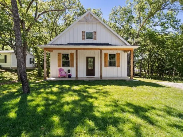 89 Enchanted Ln, Linn Valley, KS 66040