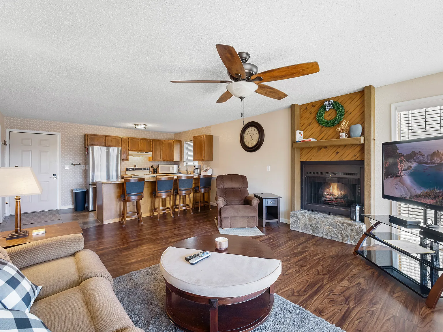2 bed, 800 sqft, $1,300 — Photo 4