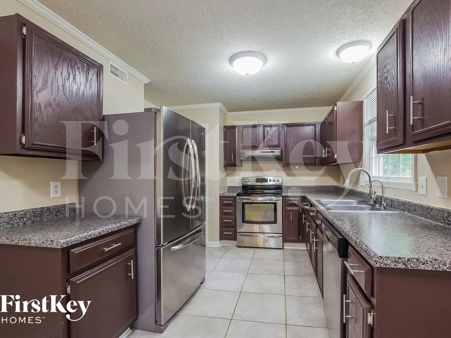 4 bed, 2.5 bath, 2096 sqft, $2,565 — Photo 4