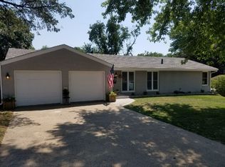 6804 Sunset Ter, Windsor Heights, IA 50324
