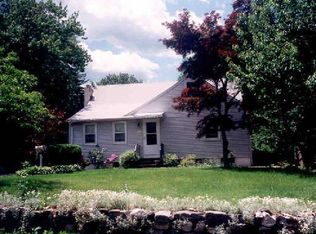 20 4th St, Danbury, CT 06810