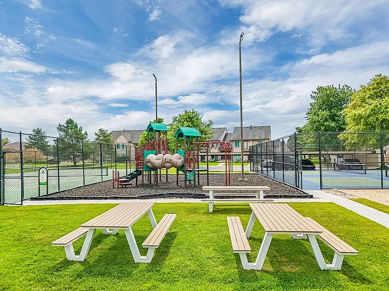 Lakeside Terrace Apartments — Photo 40