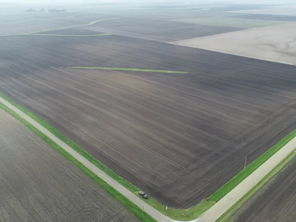 1-00 E 400 North Rd, Le Roy, IL 61752