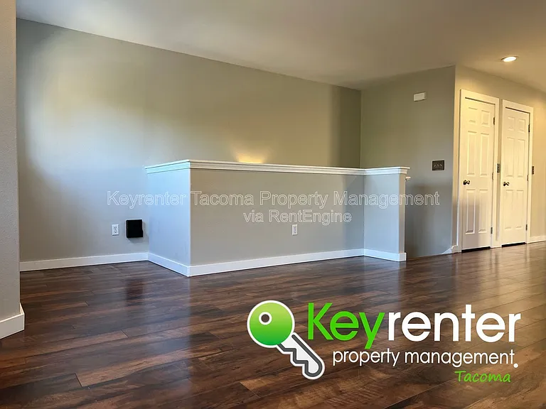 628 N Steele St — Photo 8