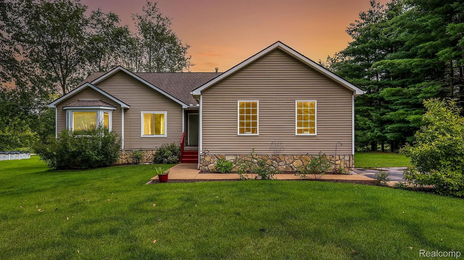 1135 Meadow Lake Ln photo 1