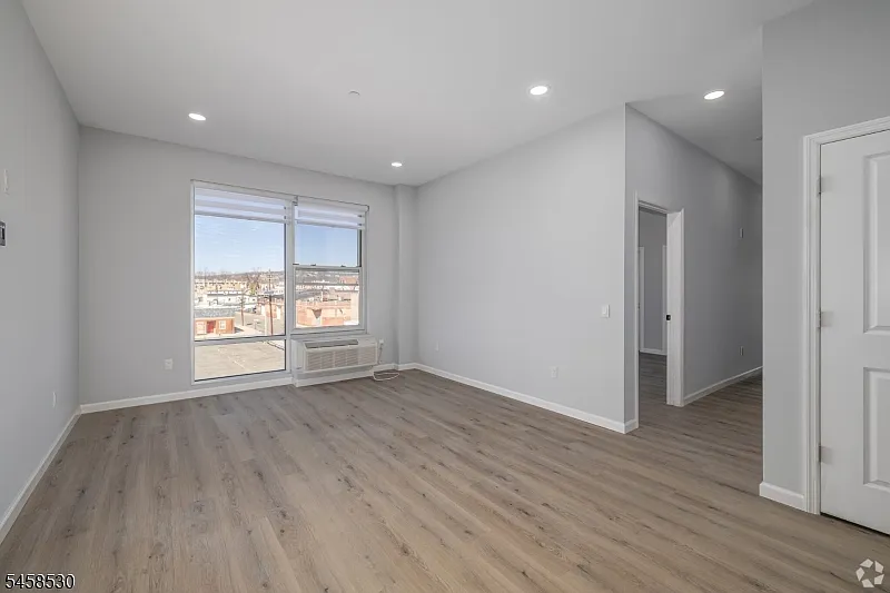 3 bed, 2.0 bath, $3,499 — Photo 4