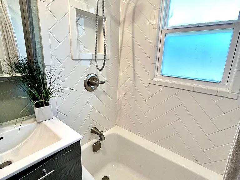 6712 N Ross Ave — Photo 4