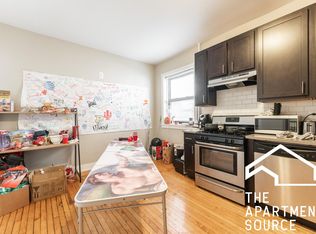 821 W Newport Ave, Chicago, IL 60657