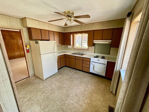 5th image of 613 E Brenda Ln
