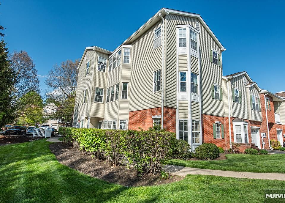 1st image of 25 Allister Court Lincoln Park #601