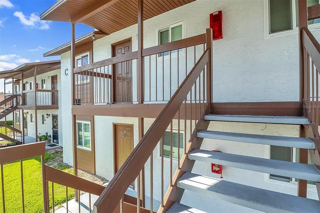 2 bed, 2.0 bath, 876 sqft, $1,300 — Photo 4