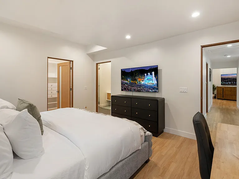 2701 Jalmia Dr — Photo 100