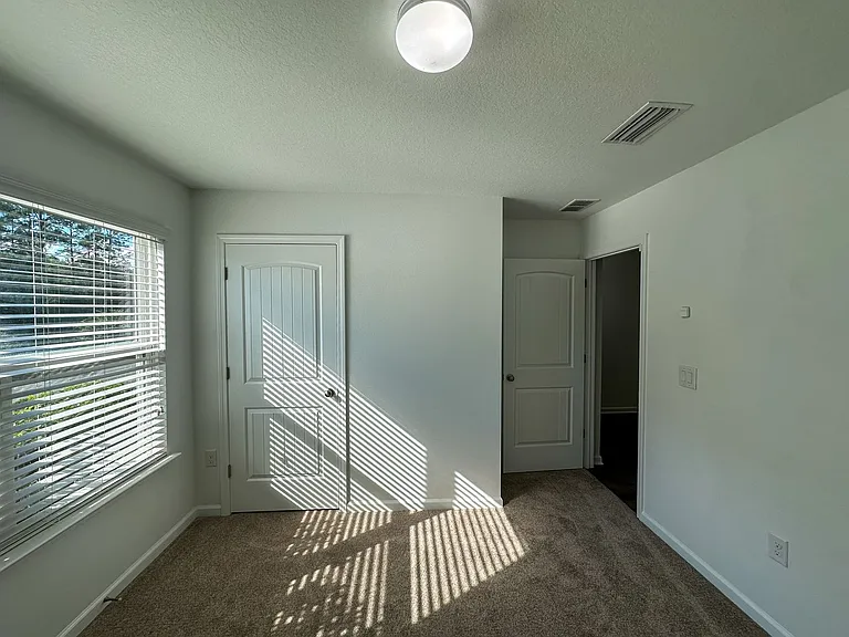 2123 Waltham St — Photo 13