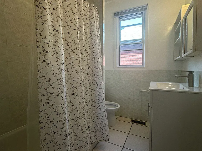 68 Melville Ave #UPPER — Photo 7