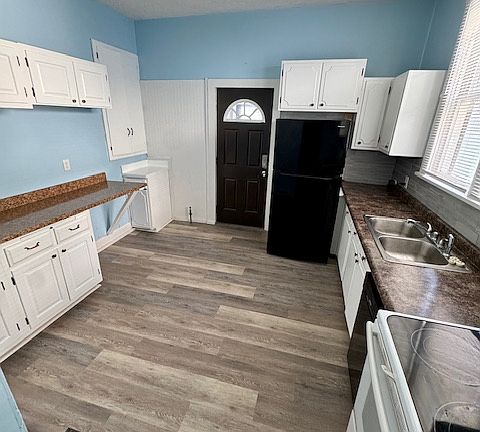 3rd image of 2113 W Washington St #B