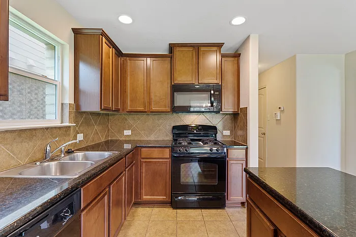 2021 Nestlewood Dr — Photo 4