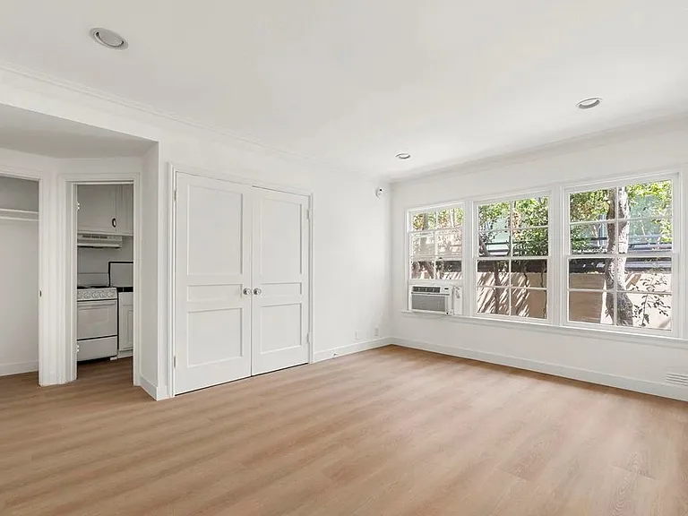 346 N Palm Dr #4 — Photo 6