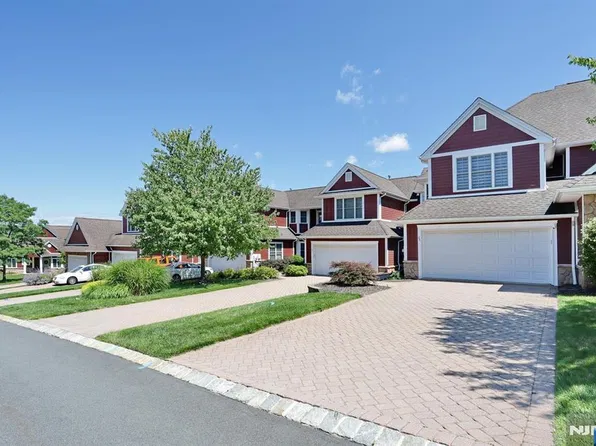 28 Turnberry Lane, Hamburg, NJ 07419