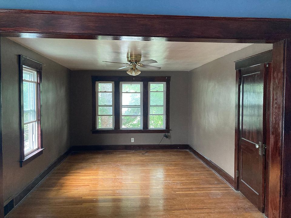 2nd image of 107 Broad Ave #2