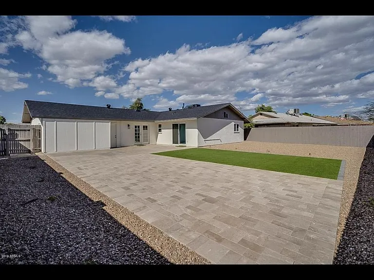 1045 E Carson Dr — Photo 23