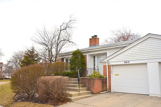 2619 E Bel Aire Dr photo 1