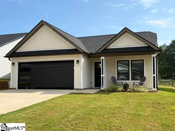 121 Sunrise Rd, Spartanburg, SC 29302
