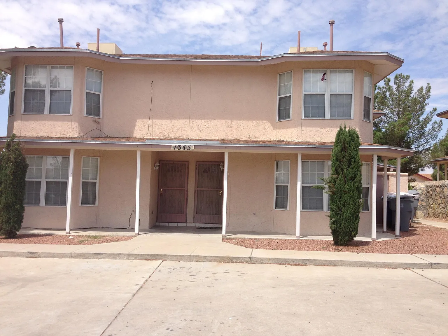 2 bed, 1.5 bath, 900 sqft, $1,150 — Photo 1