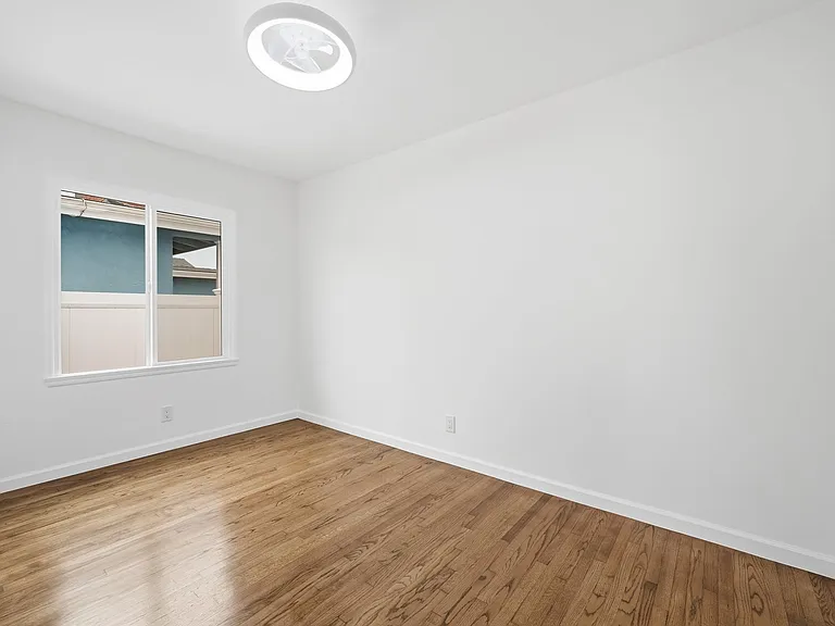 1326 Gates Ave — Photo 18