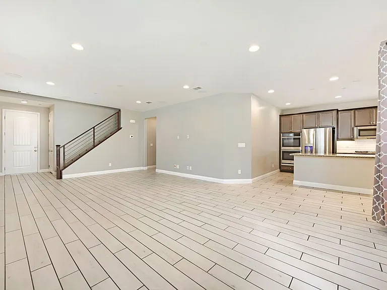 164 Pace Ave — Photo 7