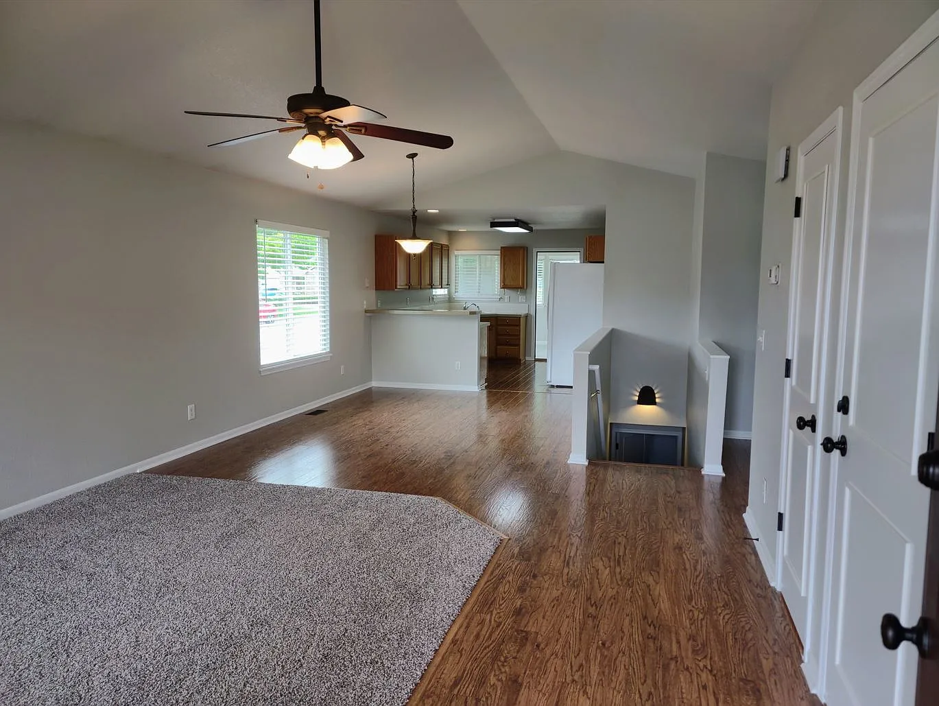 4 bed, 2352 sqft, $2,500 — Photo 2