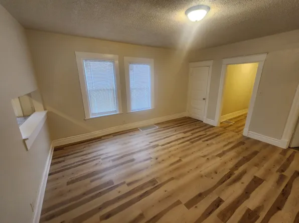 216 Adams St #2, Rockford, IL 61107