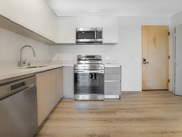 10918 Camarillo St #301 — Photo 3